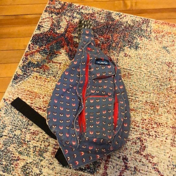 Kavu Fox Trot Limited Edition Crossbody Backpack - Picture 2 of 7